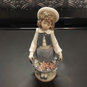 Vintage Nao Llandro "The School Girl" Number 1005